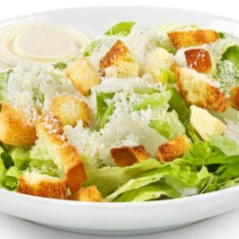 É fácil fazer Caesar Salad