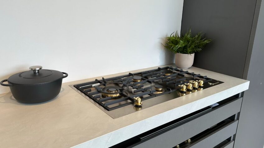 Conheça as vantagens dos cooktops com instalação flush